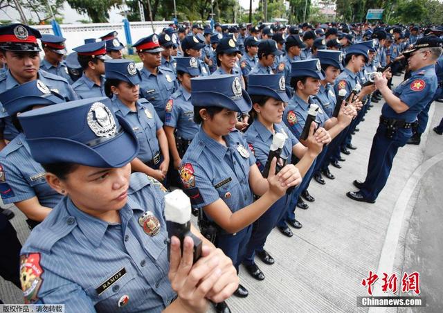 菲律賓警察舉行“封槍儀式” 防止槍支走火