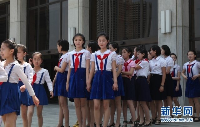 西方記者看不到的朝鮮：朝鮮校園女生