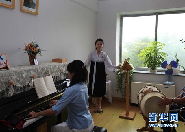 西方記者看不到的朝鮮：朝鮮校園女生