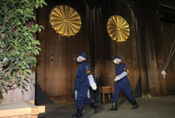 日本靖國神社遭一男子放火外墻被燒壞