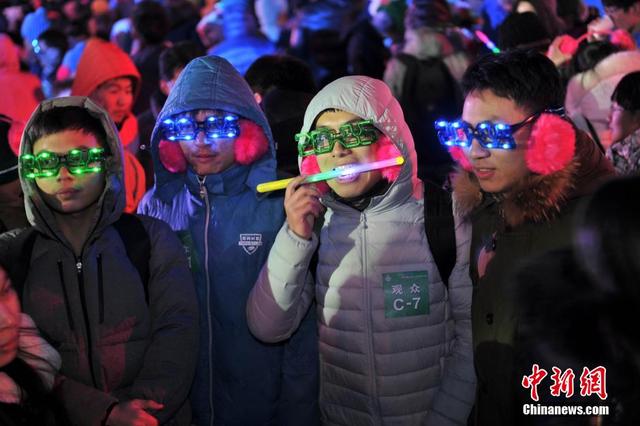 北京新年倒計時 奧運健兒齊聚鳥巢助力申冬奧