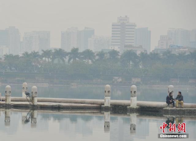 被霧霾"吞噬"的城市