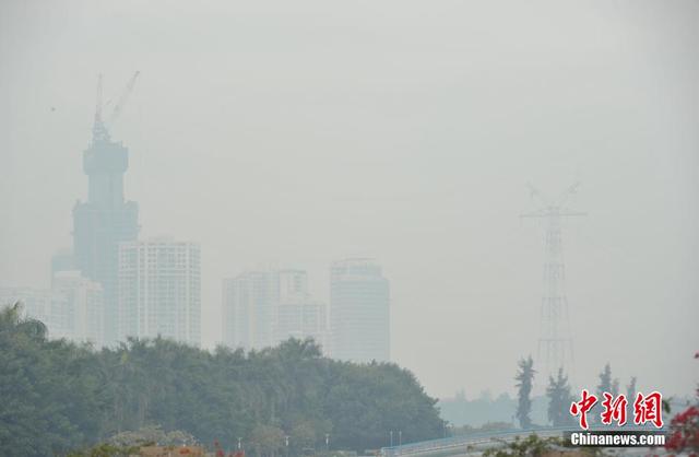 被霧霾"吞噬"的城市