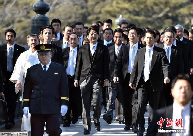 日本首相安倍晉三新年循例參拜伊勢神宮