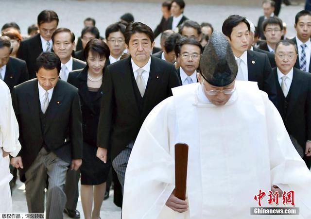 日本首相安倍晉三新年循例參拜伊勢神宮