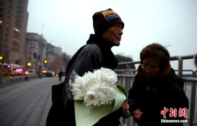 上海警方在外灘擁擠踩踏事發地加強警力