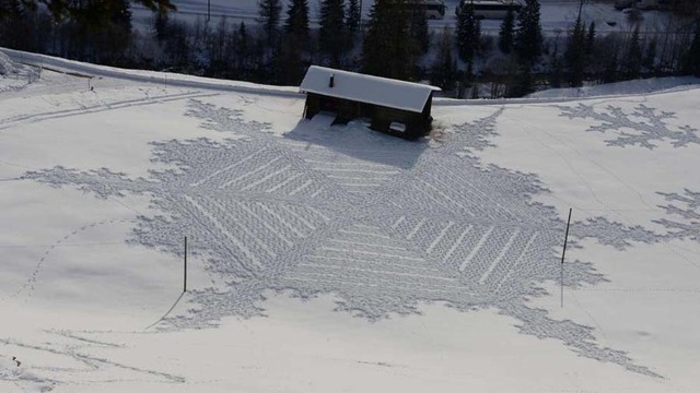 英國藝術家用雙腳在雪地繪製幾何圖形