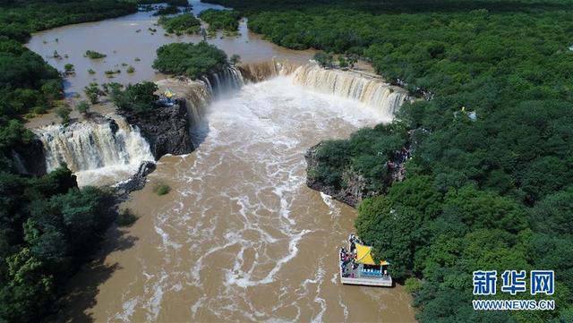 黑龍江鏡泊湖：“環形飛瀑”引客來