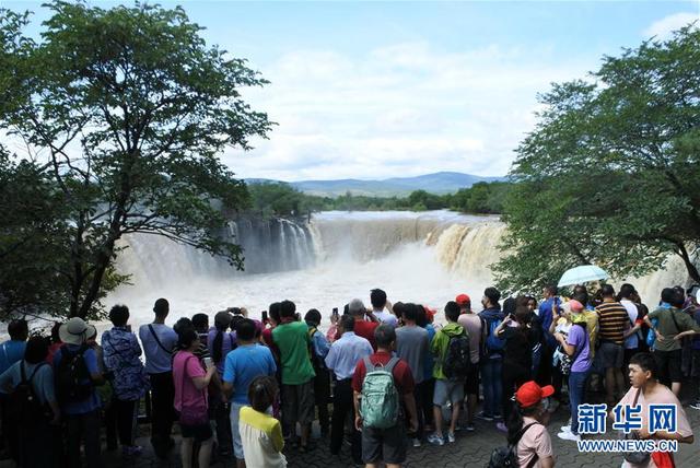 黑龍江鏡泊湖：“環形飛瀑”引客來