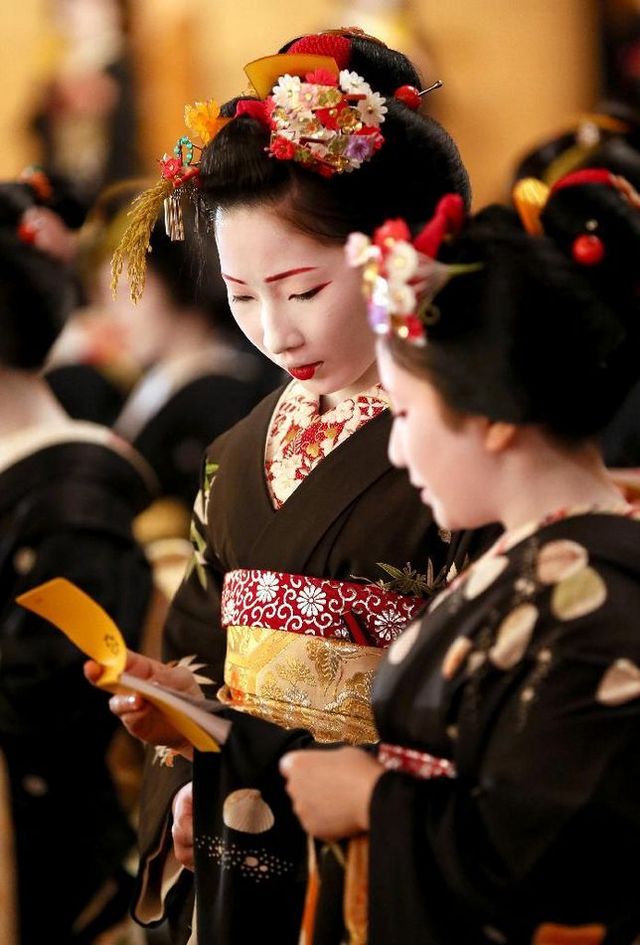 日本京都花街藝妓舉行新年開業儀式