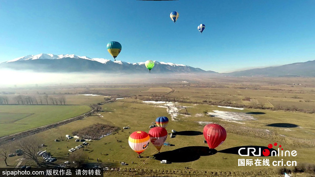 保加利亞舉行國際熱氣球節 五顏六色點綴天空