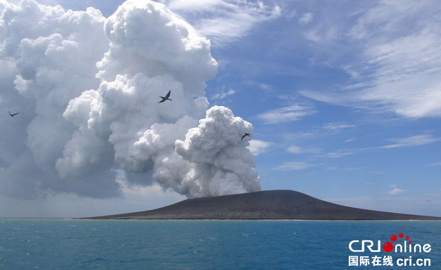 湯加海底火山噴發濃煙密布 多條航班取消