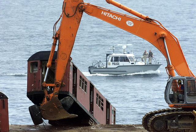 美國地鐵列車退役後被扔下海建造人工珊瑚礁