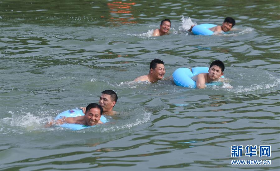 全民健身日：百姓暢遊鄉村“生態河”