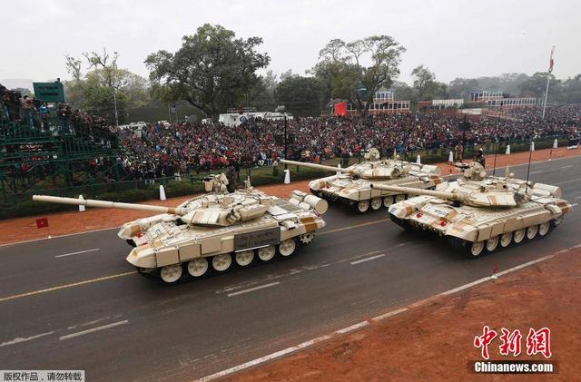 印度士兵為共和國日綵排 摩托車手現場炫技