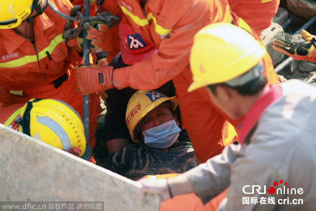 廈門火車站南廣場工地發生坍塌 1名工人被埋獲救