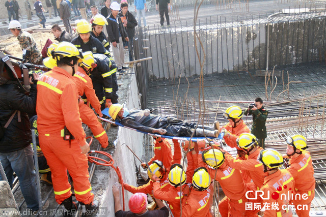 廈門火車站南廣場工地發生坍塌 1名工人被埋獲救