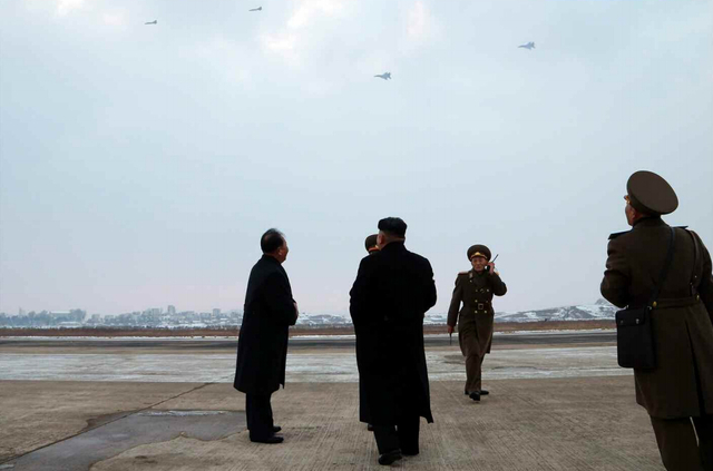 金正恩指導空軍戰鬥機飛行訓練