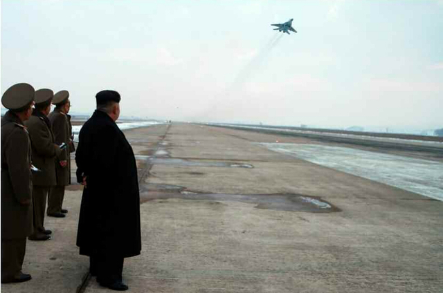 金正恩指導空軍戰鬥機飛行訓練