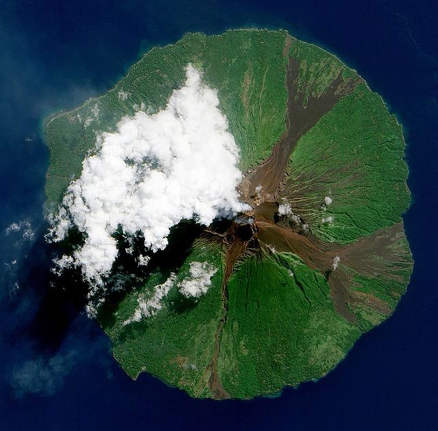 從太空看地球上火山噴發壯美景象