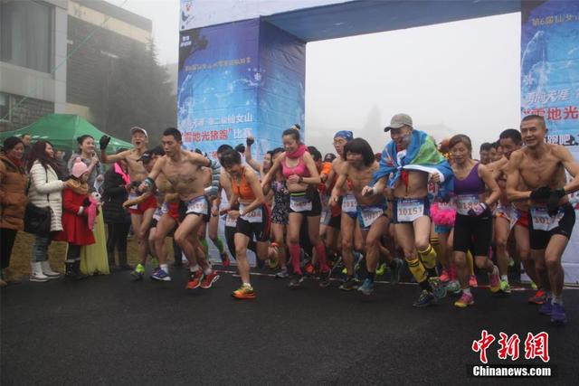 重慶仙女山“光豬跑”比賽吸人眼球