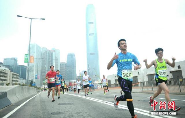 香港馬拉松舉行 搞怪大咖參與