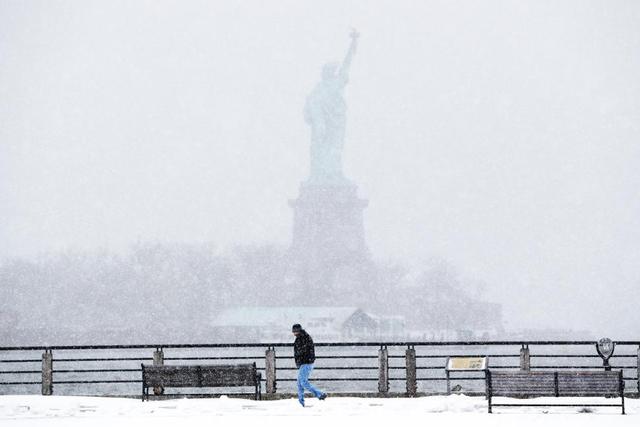 暴風雪襲擊美國東部 紐約市進入緊急狀態