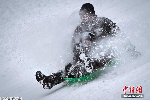 美國大雪過後民眾自娛自樂嗨翻天