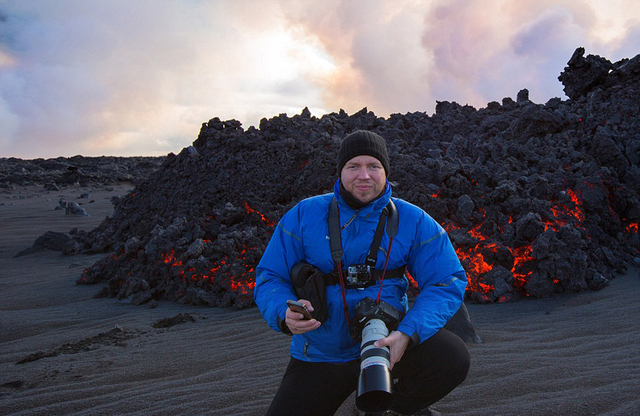 大自然的力量:攝影師近距離抓拍火山噴發壯觀美景