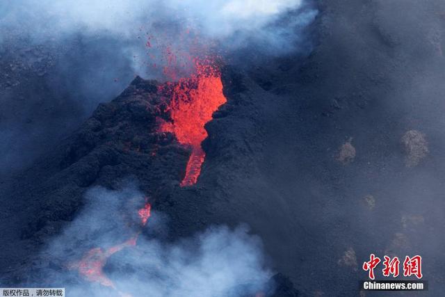 留尼旺島富爾奈斯火山開始噴發