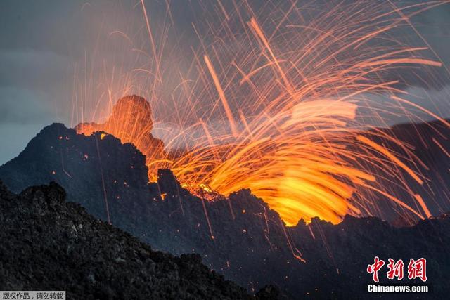 留尼旺島富爾奈斯火山開始噴發