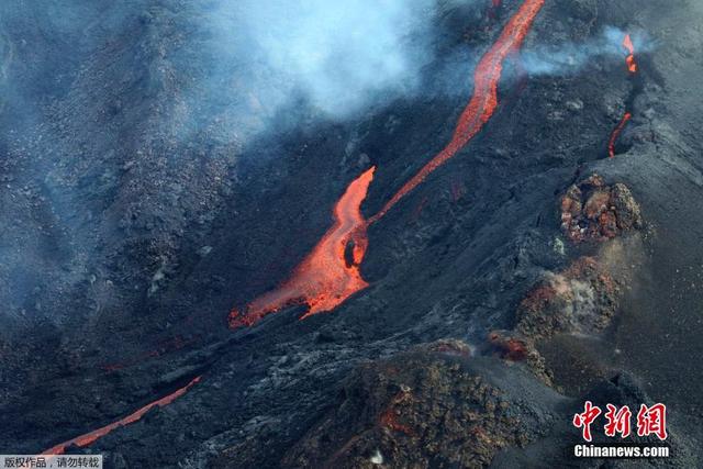 留尼旺島富爾奈斯火山開始噴發