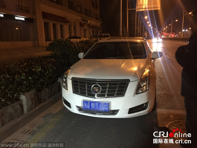 南京警方查酒駕 醉酒男子棄豪車跳下十米深隧道