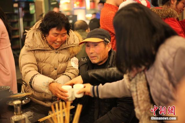 成都舉辦“孝心飯局” 免費邀網友請父母吃飯