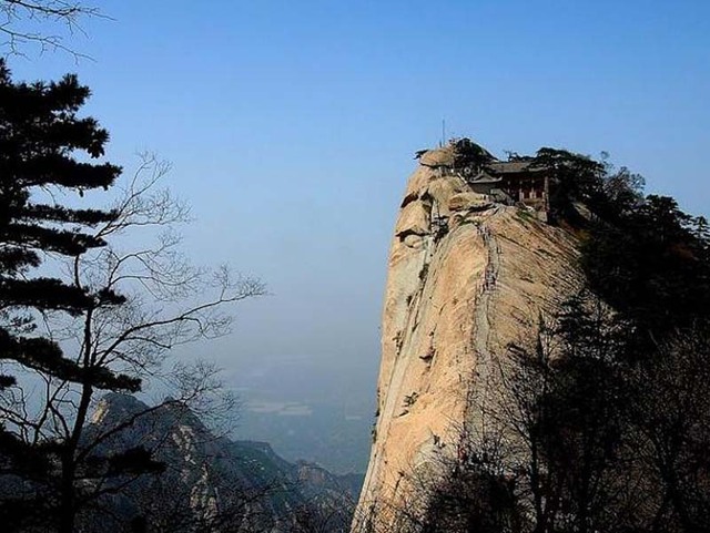 外媒盤點全球最險的景點 中國華山上榜