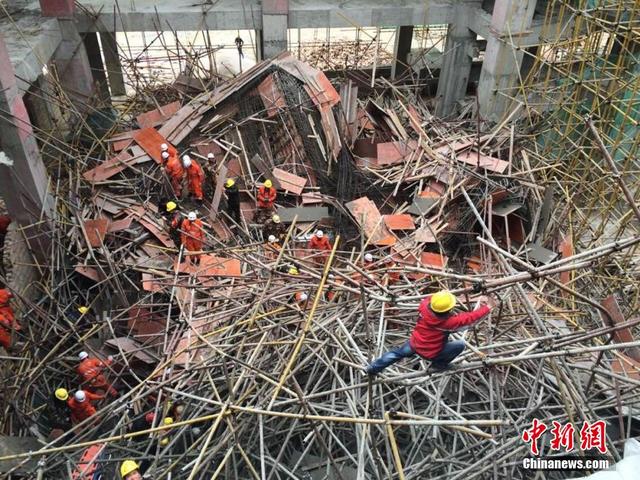 雲南一在建大樓腳手架坍塌13人被埋