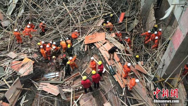 雲南一在建大樓腳手架坍塌13人被埋