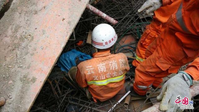 雲南一在建大樓腳手架坍塌13人被埋