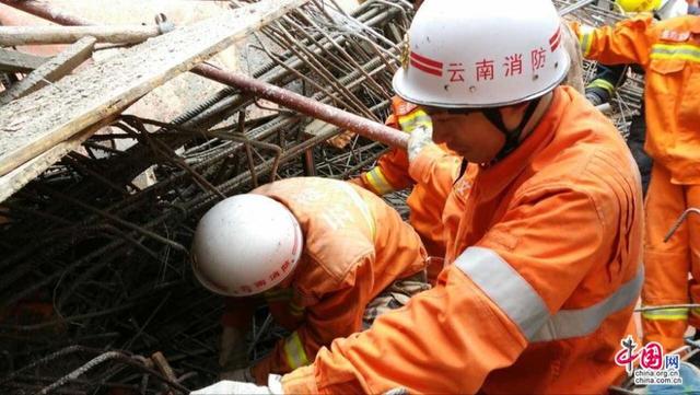 雲南一在建大樓腳手架坍塌13人被埋