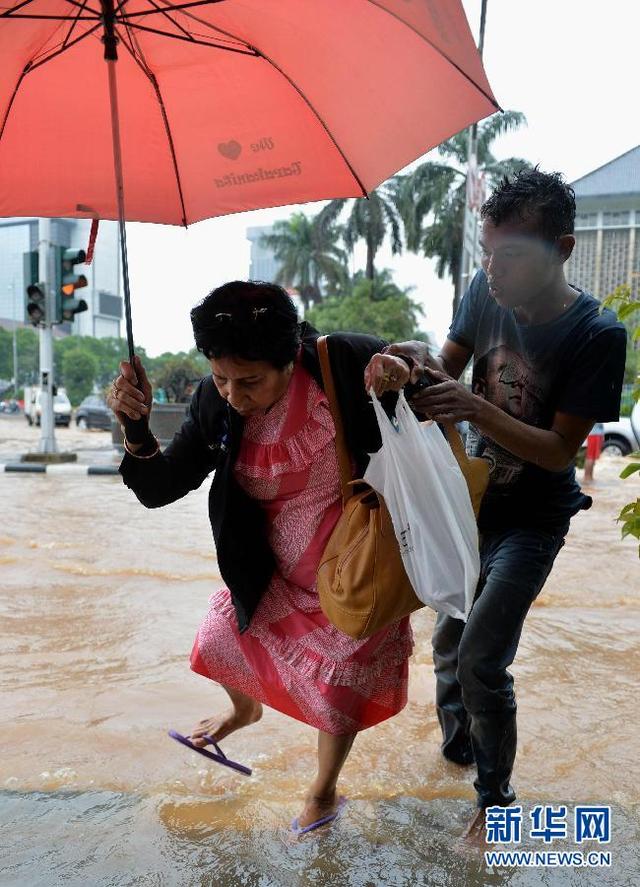 印度尼西亞雅加達雨季積水漫街