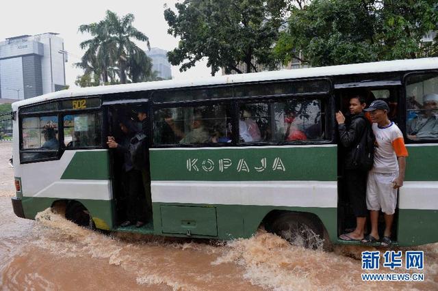 印度尼西亞雅加達雨季積水漫街