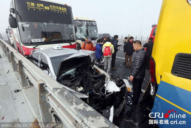 韓國高速路大霧造成60輛車追尾 致1死30傷