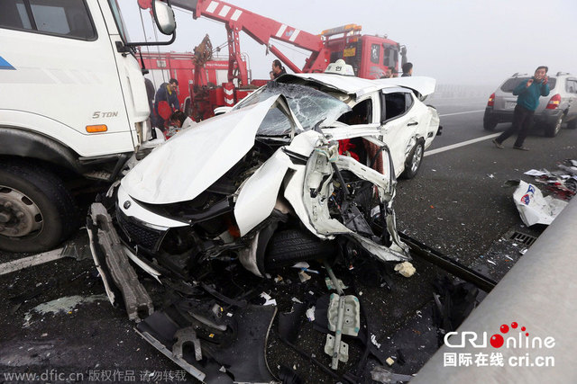 韓國高速路大霧造成60輛車追尾 致1死30傷