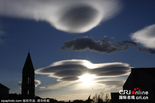 克羅地亞上空現“飛碟”雲 似不明飛行物充滿神秘感