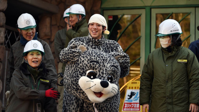 日本動物園舉行動物逃逸應急演習 飼養員扮蠢萌雪豹