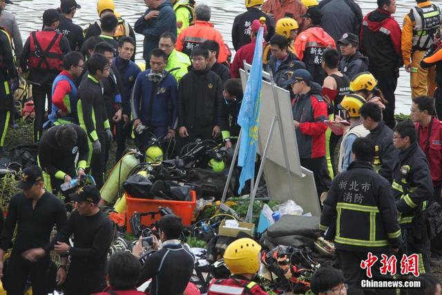 台灣復興空難最後一具遺體打撈上岸