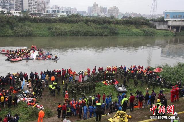 台灣復興空難最後一具遺體打撈上岸