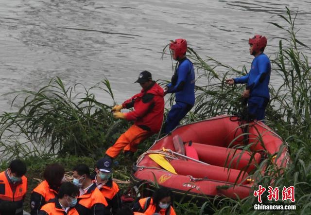 台灣復興空難最後一具遺體打撈上岸