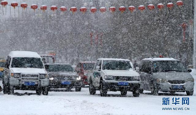 新疆阿勒泰地區普降大雪