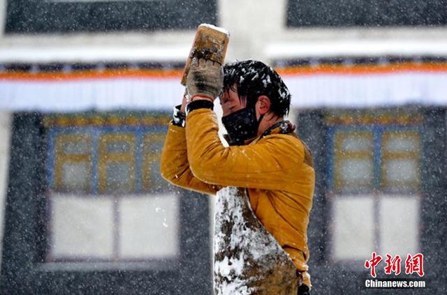 拉薩遭遇暴雪天氣